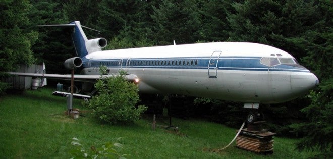 Living Off Grid in a Boeing 727
