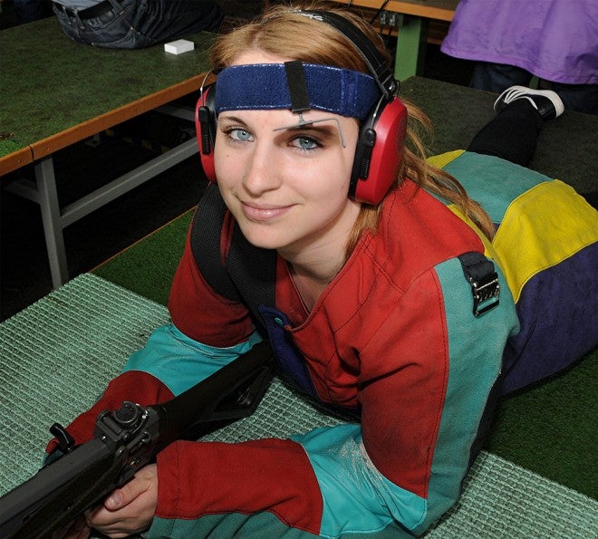 A female shooter in Knabenschiessen