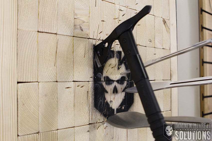 Video: How to Build Your Own Knife Throwing Target Video: How to Build Your Own Knife Throwing Target