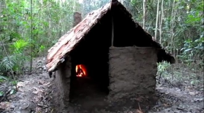 Video: A Hut – With Fireplace – That You Can Build From Scratch