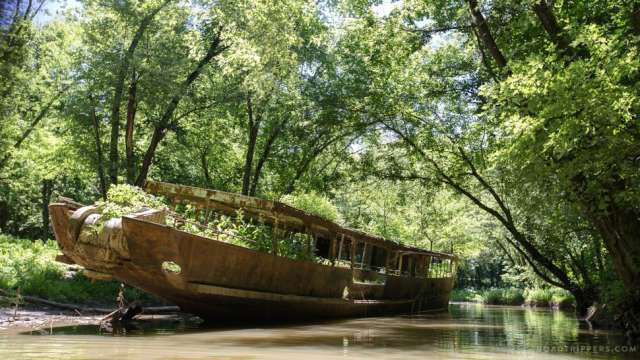 A 110-Year-Old Abandoned “Ghost Ship” in Kentucky