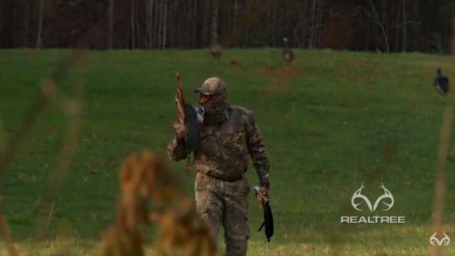 Extreme Close-Up Alabama Turkey Hunt (Video)