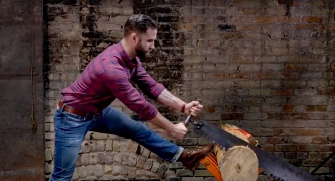 Watch: City “Lumberjacks” Try to Use Chainsaw and Bucksaw