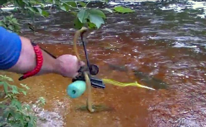 Video: Bowfishing With Bad Ass Slingshots Slingbow