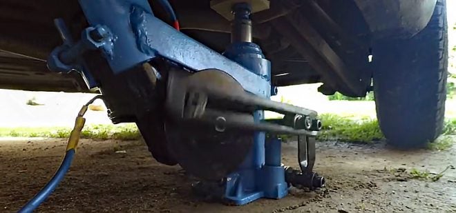 Watch: Making an Electric Hydraulic Bottle Jack