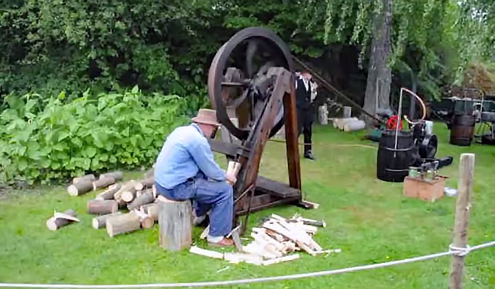 Watch: Old School & Dangerous Wood Splitting Machines Watch: Old School & Dangerous Wood Splitting Machines