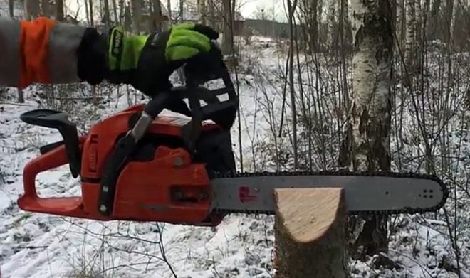 Watch: “Amazing Chainsaw Hack” for Sharpening a Chain in the Field