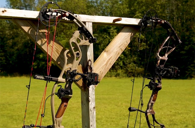 Compound Bow Comparison: Hoyt Carbon Defiant vs. Xpedition Xplorer SS + Video