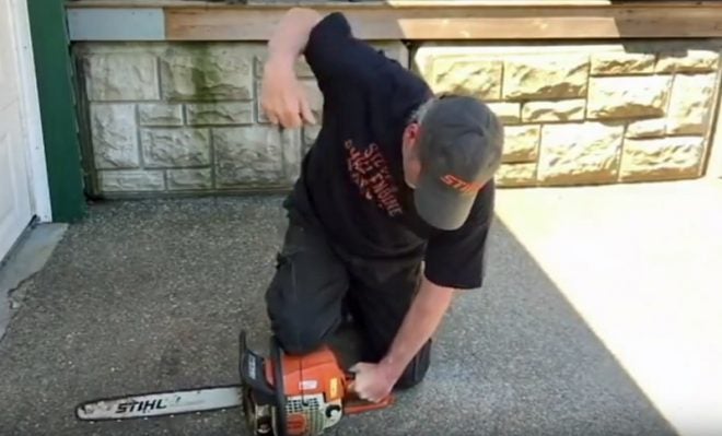 Watch: How to Un-Flood a Chainsaw Without Tools - AllOutdoor.comAllOutdoor.com