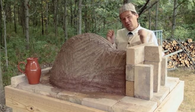 How to Make an Earthen Oven and Bake Bread in it.