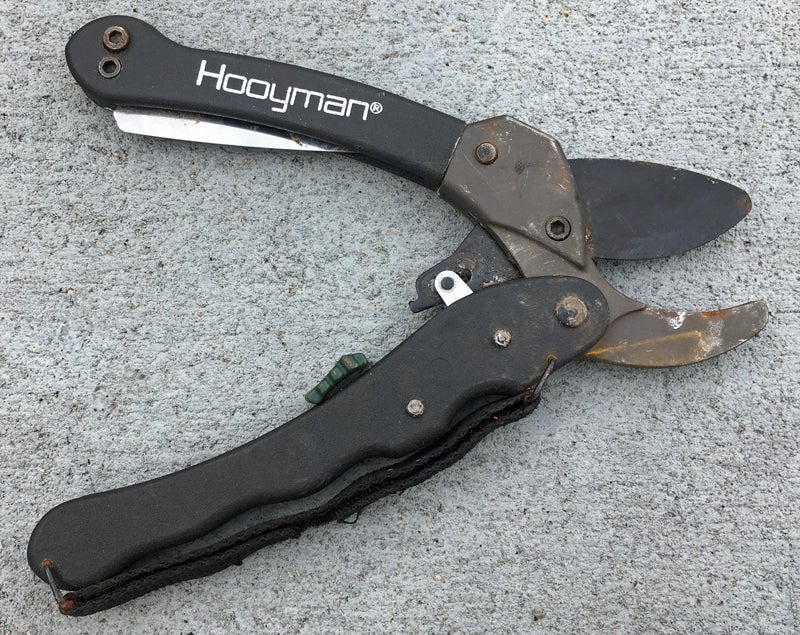 Hooyman Ratchet Pruner open, real-world.