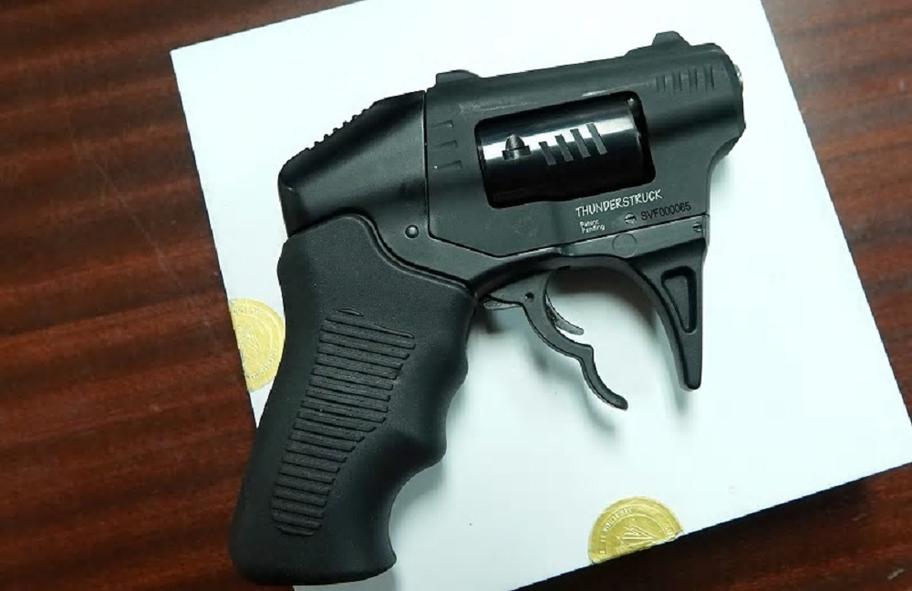 ‘Thunderstruck’ Revolver Fires 2 Rounds at a Time ‘Thunderstruck’ Revolver Fires 2 Rounds at a Time