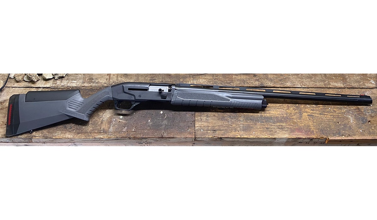 Savage Renegauge 28" 12 gauge field model semi-auto shotgun. (Photo © Russ Chastain)