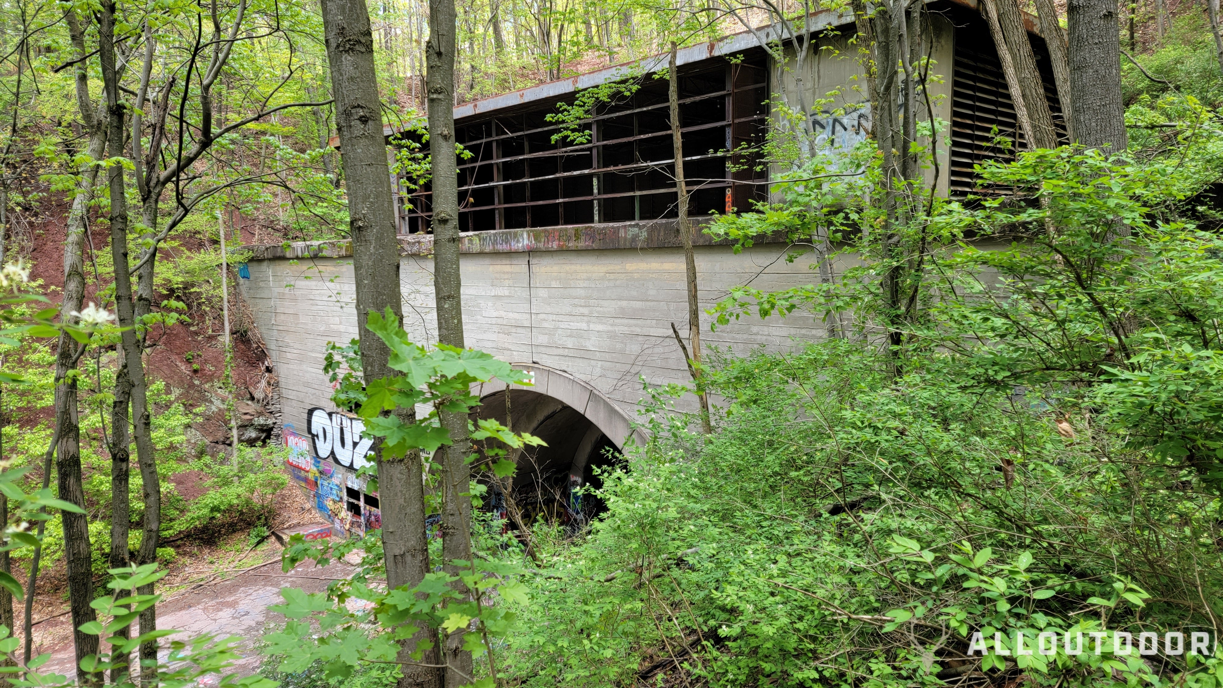 AO Review: Exploring the Apocalyptic Abandoned Pennsylvania Turnpike