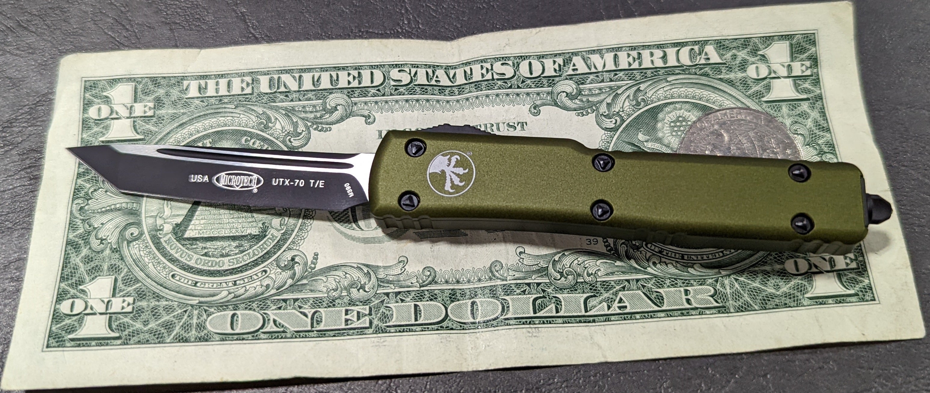 Out the front pocket knife USA MADE microtech UTX-70 M390 steel Camping Knives