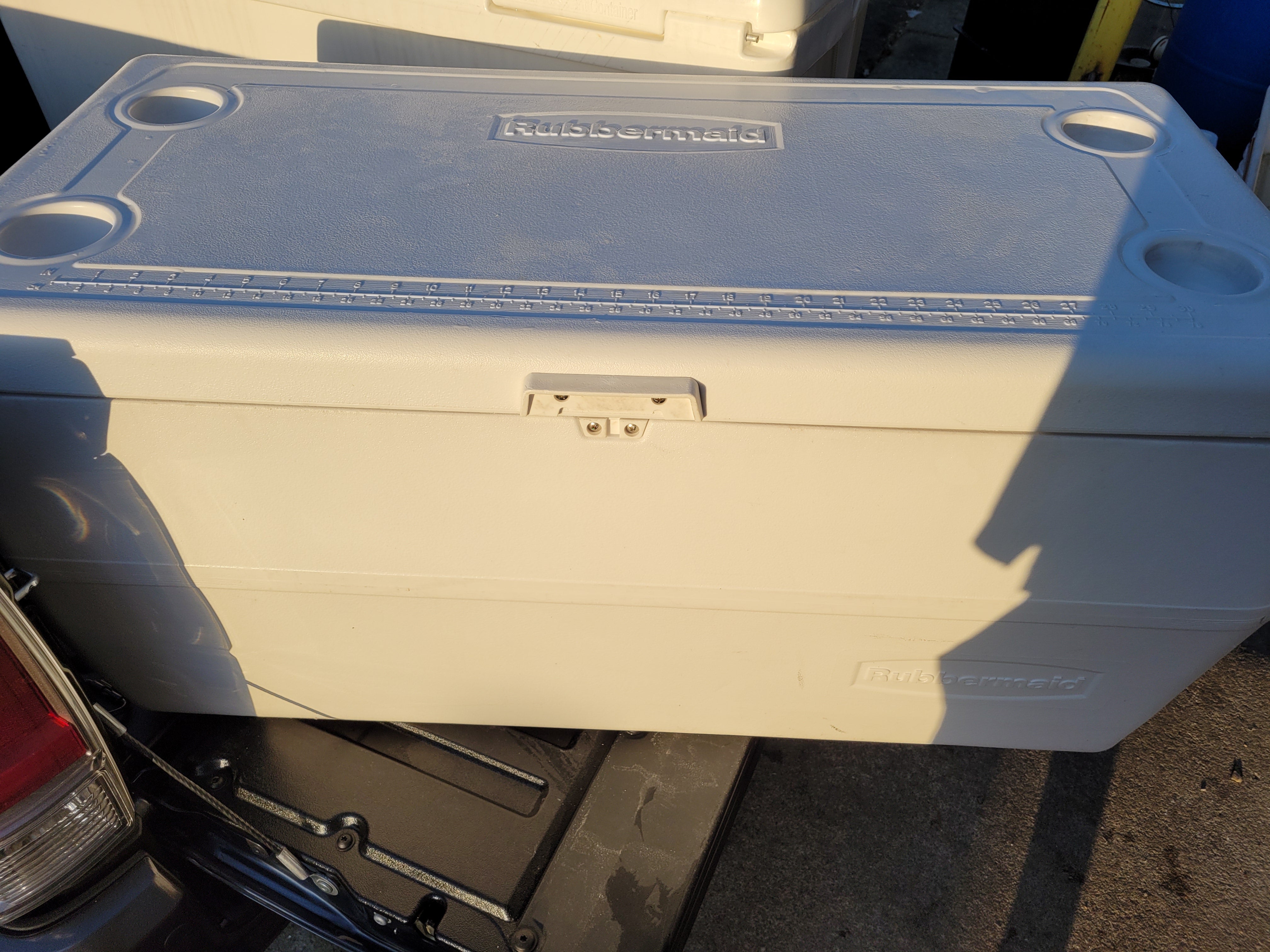 Rubbermaid deals marine cooler