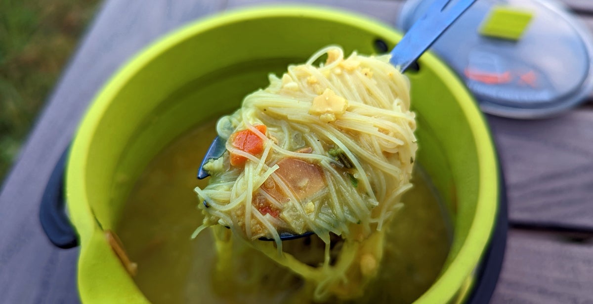 happy yak meal review Thai coco soup rice noodles chicken broth texturized soy protein coconut milk powder almonds milk sesame seed carrot potato