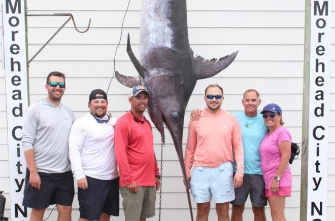 “That’s a BIG Sword!” – North Carolina State Record Swordfish Caught “That’s a BIG Sword!” – North Carolina State Record Swordfish Caught