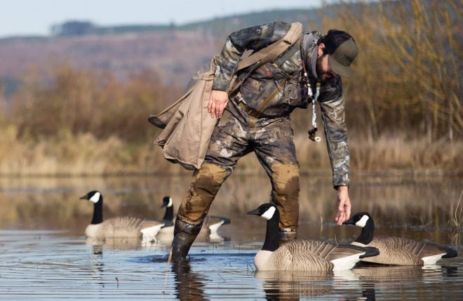Dave Smith Decoys Maximas – NEW Canada Goose Floater 4-Pack