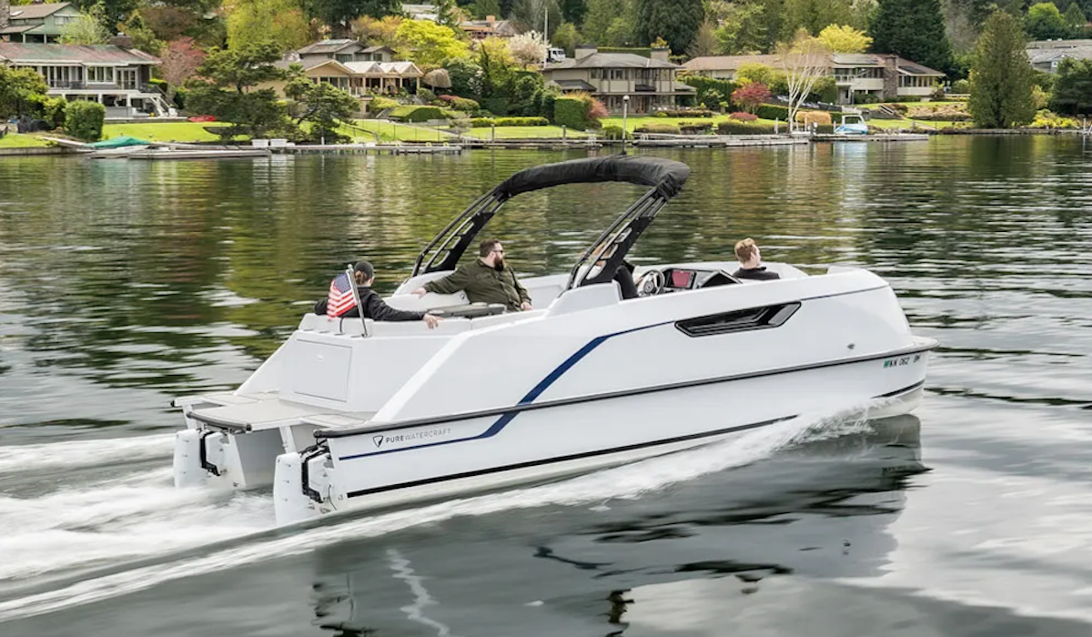 Pure Watercraft Unveils the All-Electric Pure Pontoon Boat