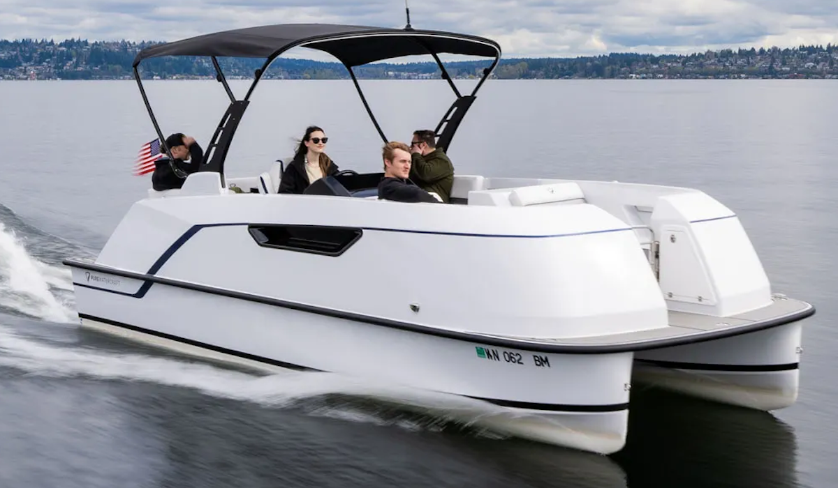 Pure Watercraft Unveils the All-Electric Pure Pontoon Boat