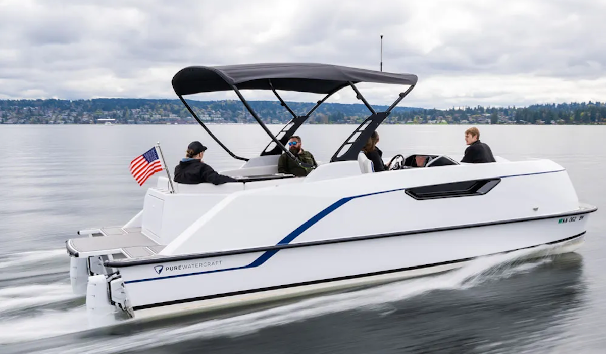 Pure Watercraft Unveils the All-Electric Pure Pontoon Boat