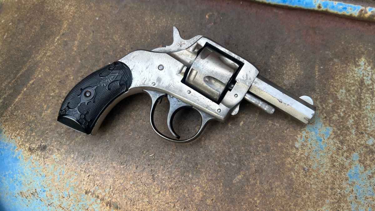 Lot - H&R Arms Model Young American Double Action .32 Caliber Revolver SN:  180819, broken grips, non functioning., , Be aware of additional charges as  new ATF regulations require all hand guns