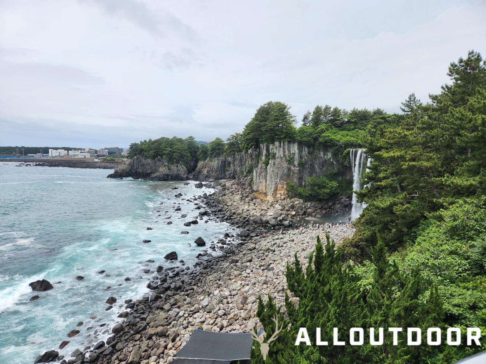 A Day in South Korea – Waterfalls & Haenyeo on Jeju Island