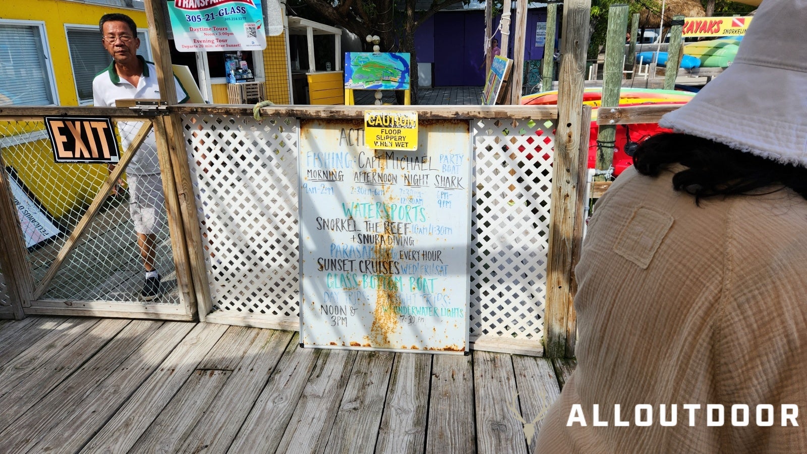 Feeding Tarpon at Robbie's of Islamorada