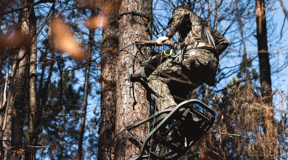 Summit Treestands Dual Threat Pro SD Treestand, Position Seat, Harness