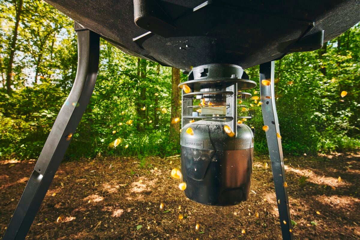 Moultrie Feed Hub is Industry’s 1st Cellular-Connected Wildlife Feeder Moultrie Feed Hub is Industry’s 1st Cellular-Connected Wildlife Feeder