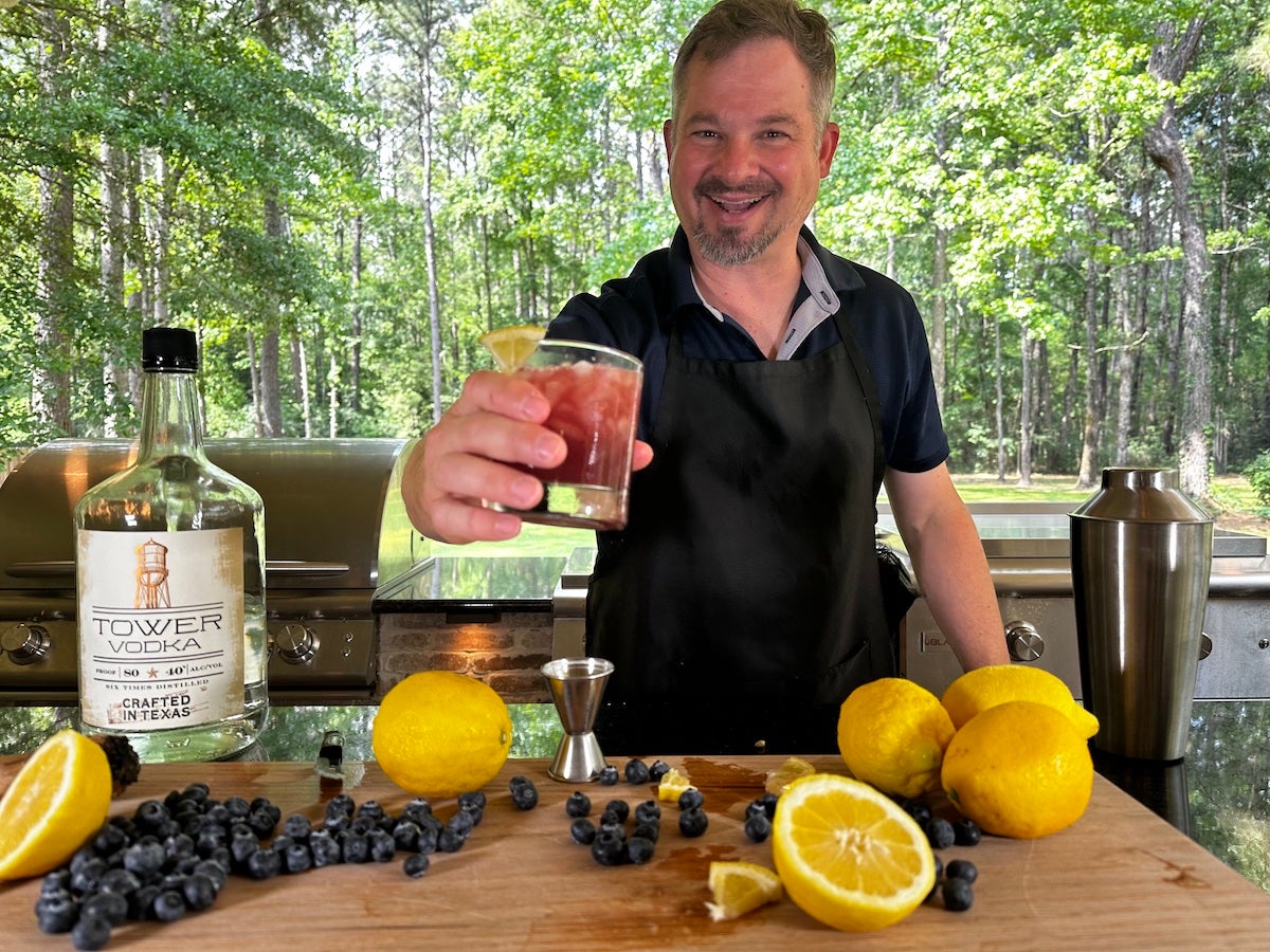 Homegrown Blueberries & Building the PERFECT Blueberry Vodka Smash