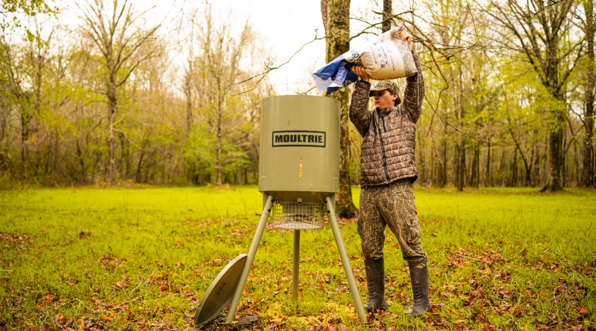NEW Moultrie Metal Feeders – Redesigned in Broadcast & Gravity Options NEW Moultrie Metal Feeders – Redesigned in Broadcast & Gravity Options